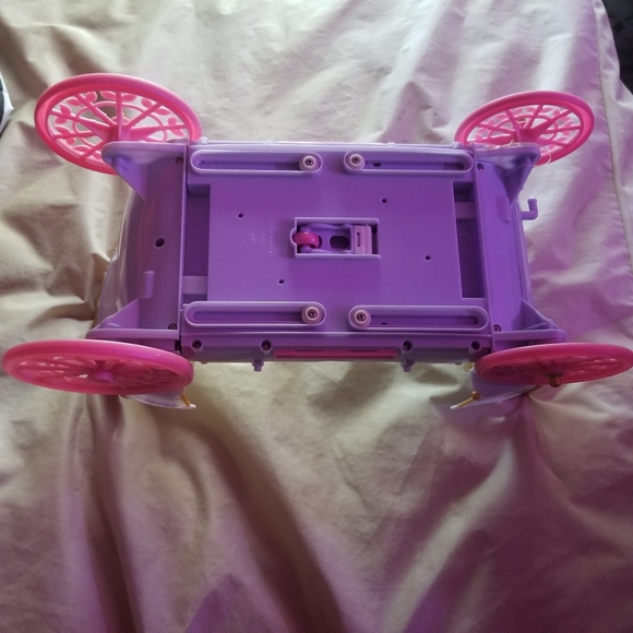 Barbie Chariot Doll Accessory Toy - Picture 2 of 3